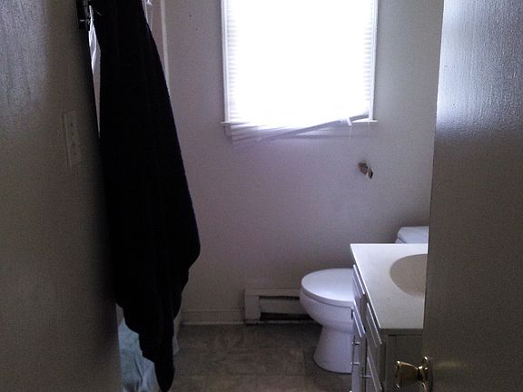 4th image of 5218 Parker St