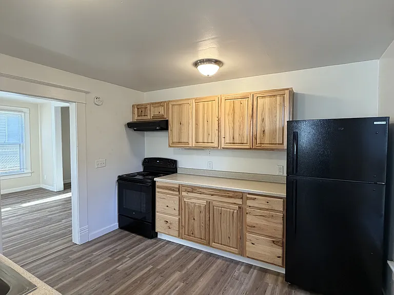 32 Custer Ave #1 — Photo 6