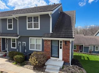 160 NE Bayview Dr, Lees Summit, MO 64064