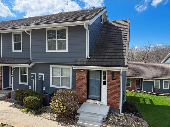 160 NE Bayview Dr, Lees Summit, MO 64064