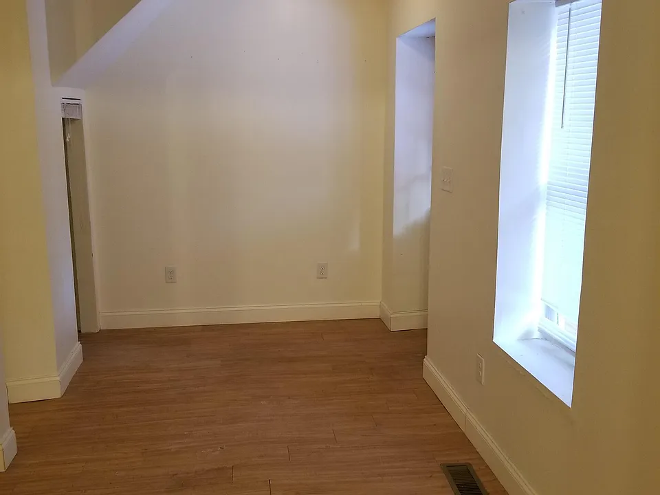 308 E Main St