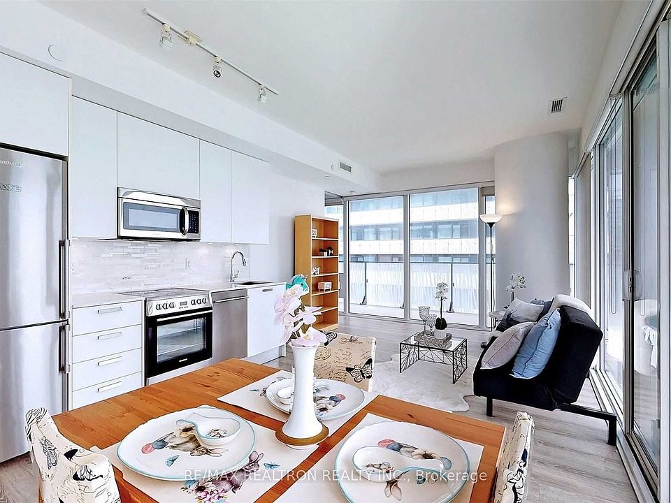 1st image of 42 Charles St E Unit 3902