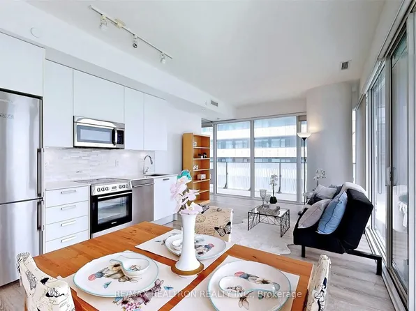 42 Charles St E, Toronto, ON