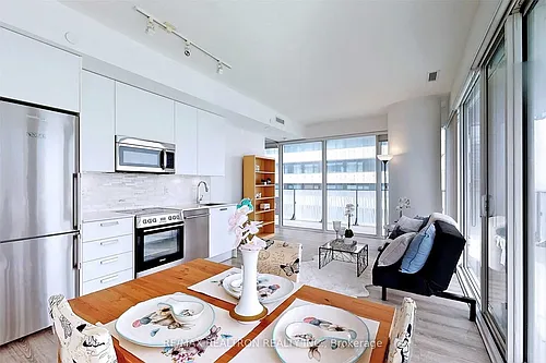 42 Charles St E #3902 Photo 1 42 Charles St E #3902 Photo 1