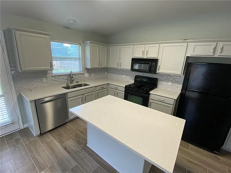 3233 Winding River Trl — Photo 5