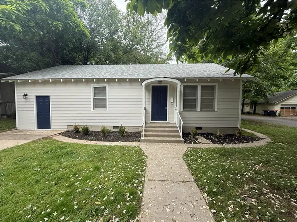 500 W Center Ave, Springdale, AR 72764
