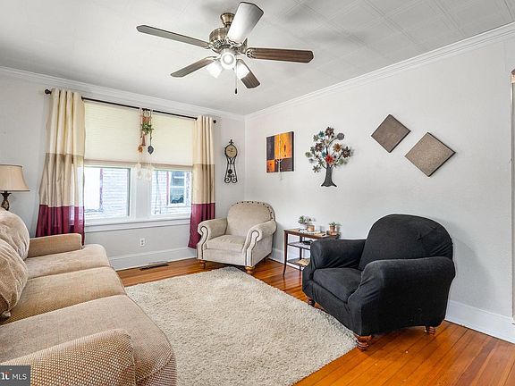 4th image of 313 E Cecil Ave