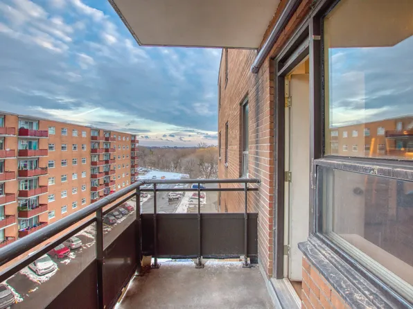 2293 Eglinton Avenue East