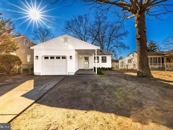 304 Village Rd, Villas, NJ 08251