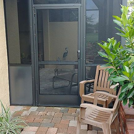 Outside door to lanai