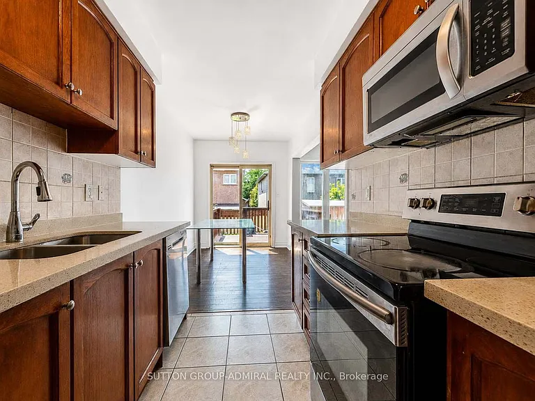 189 Warwick Cres #UPPER — Photo 8