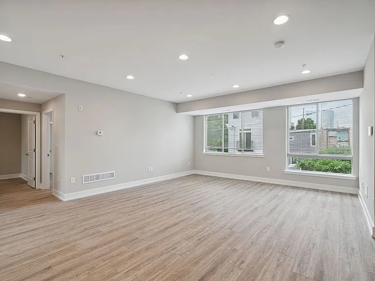 2612 Annin St #3 — Photo 6