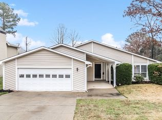 2468 Mistletoe Ln, Snellville, GA