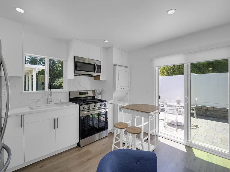 5733 Wilhelmina Ave — Photo 16