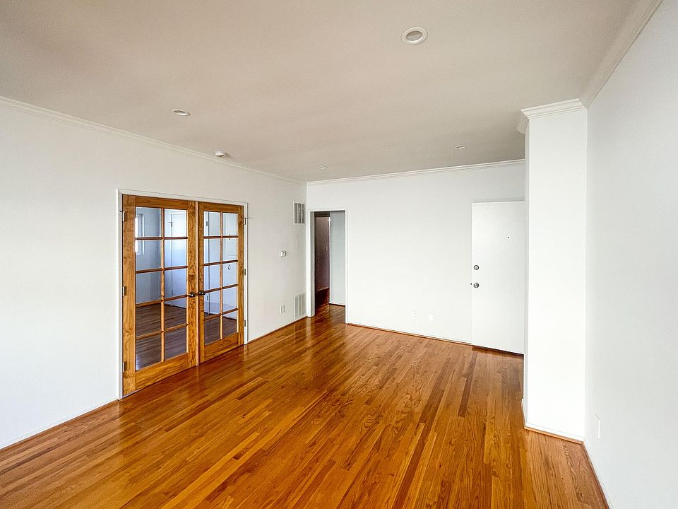 1st image of 923 9th St APT 10