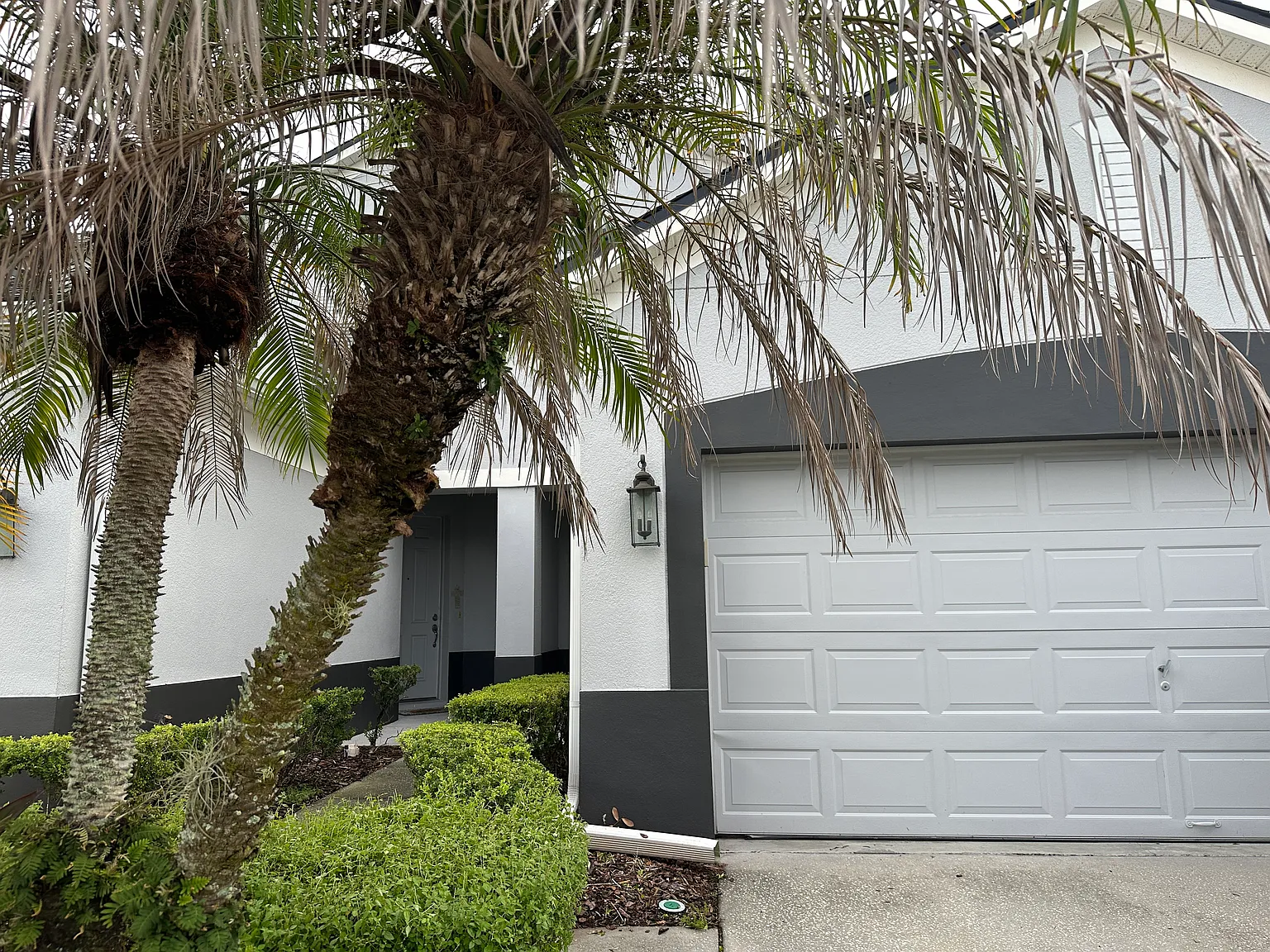 3 bed, 3.5 bath, 2072 sqft, $2,400 — Photo 3