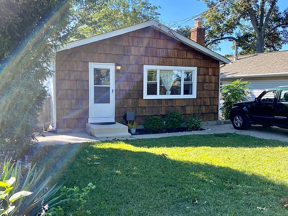 3rd image of 68 Whittier Dr