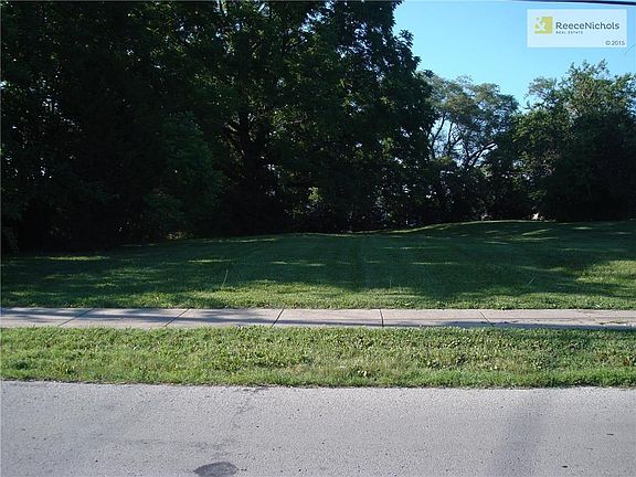 5th image of 640 NE 83rd St
