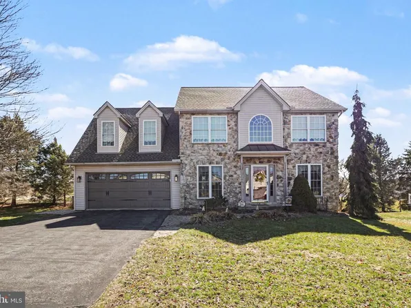 266 Farmhouse Ln, Palmyra, PA 17078