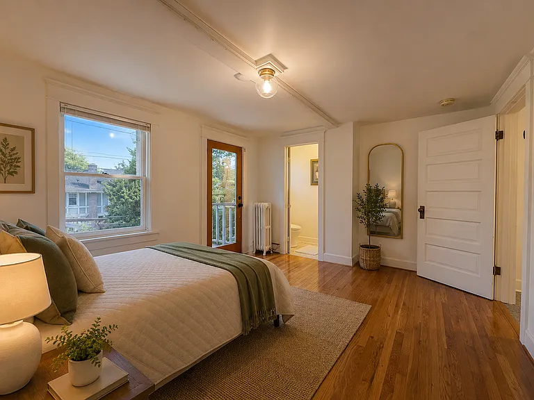 2818 Broadway E — Photo 18