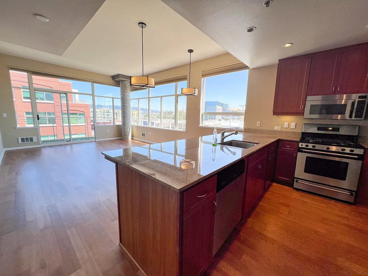 Building Photo - 5855 Horton St #522
