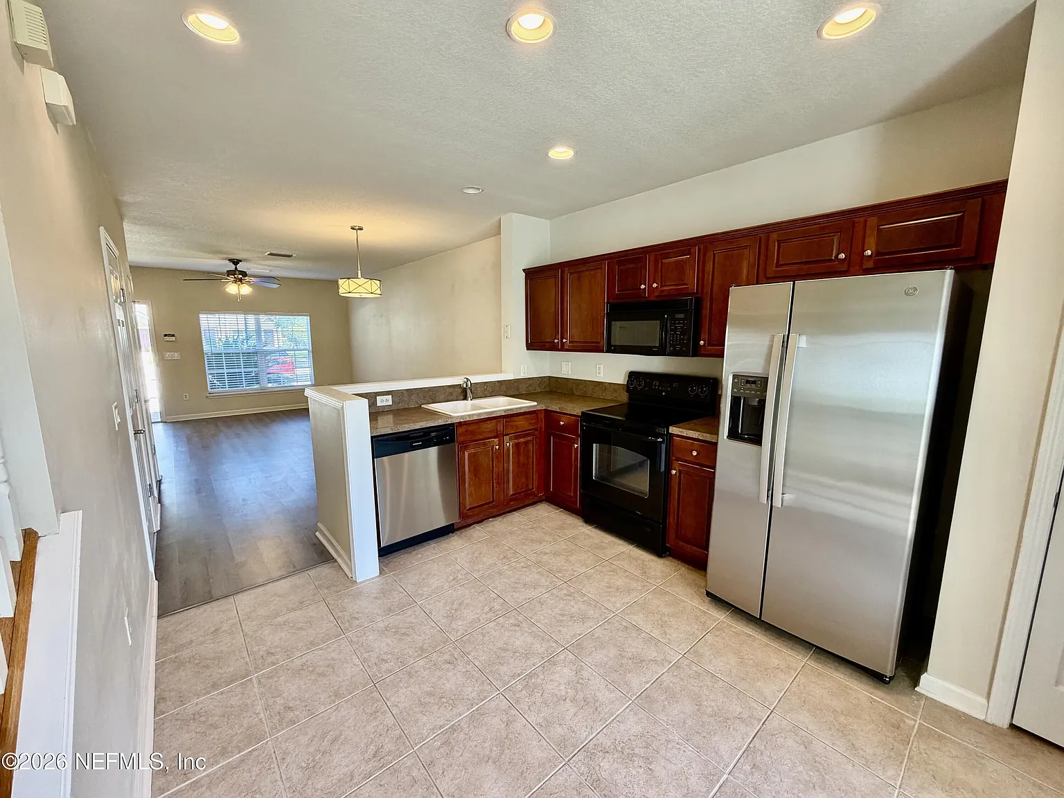 2 bed, 2.5 bath, 1248 sqft, $1,625 — Photo 3