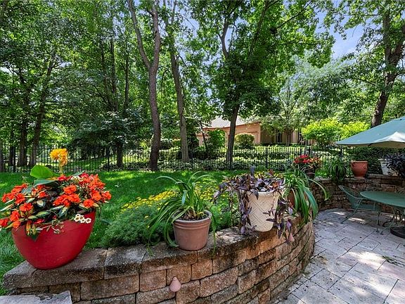 3rd image of 15141 Windsor Cir