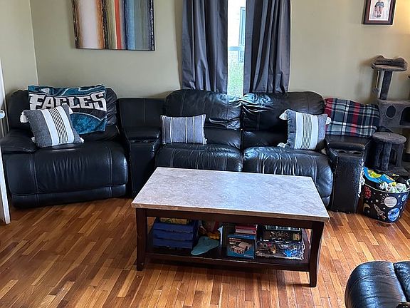 4th image of 1403 E Olive St #1