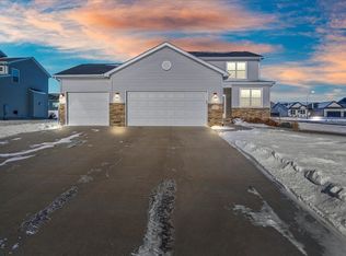 2707 Amber Valley Rd, Cedar Falls, IA 50613