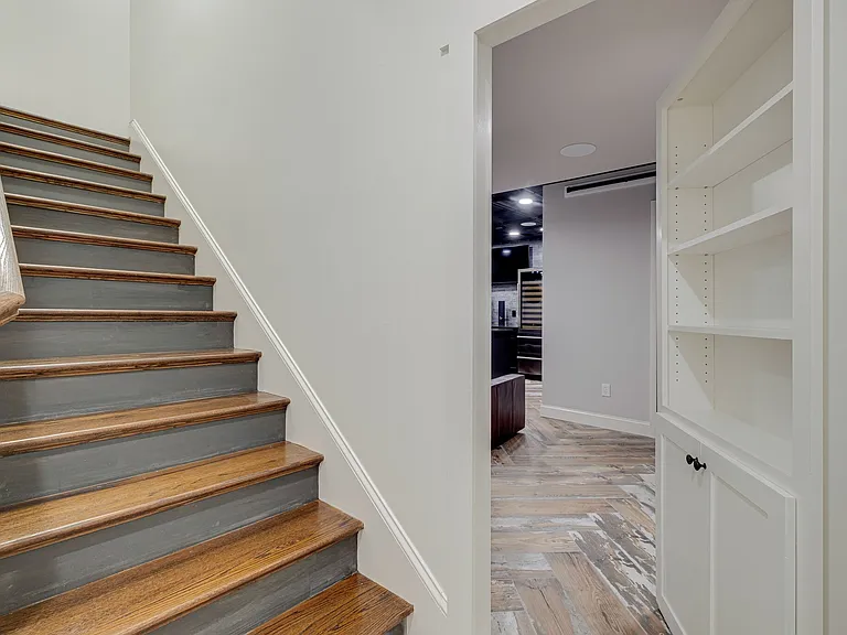 8231 Glover Dr — Photo 32