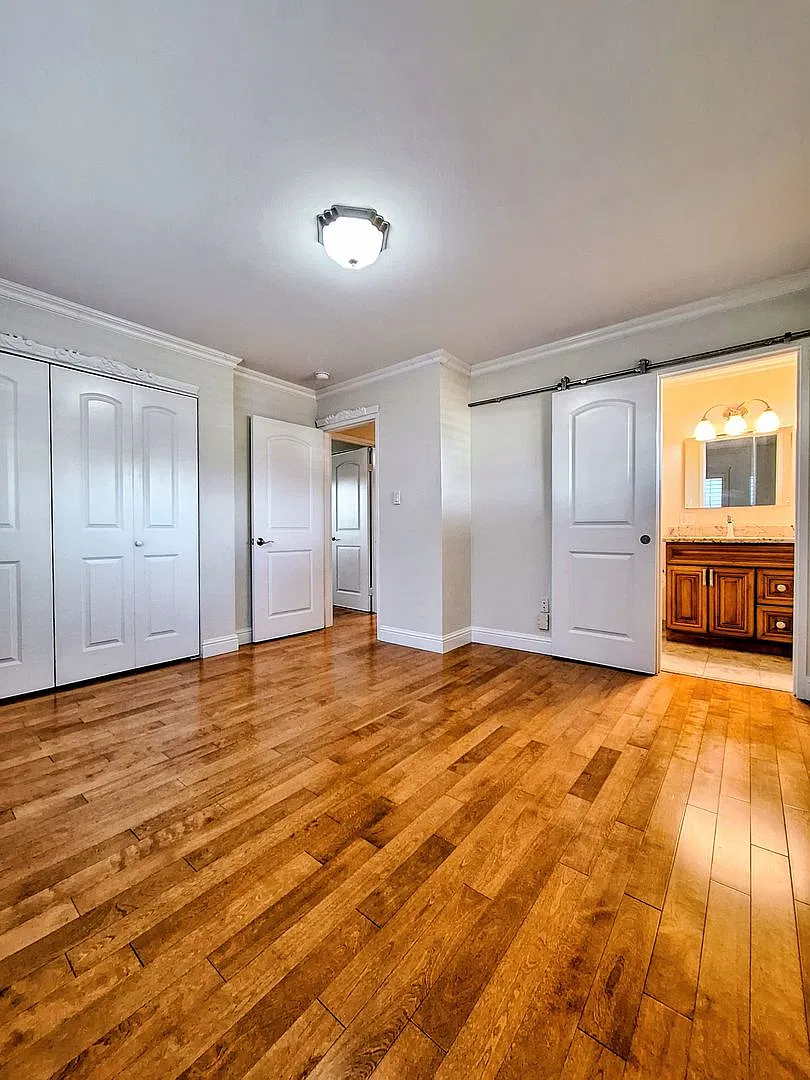 Beautiful 3bd Single Story House w/Large Yards & Attached Garage — Photo 4