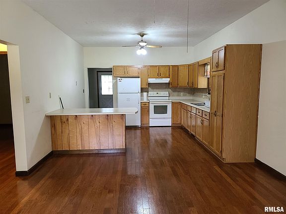 4th image of 820 Poplar St