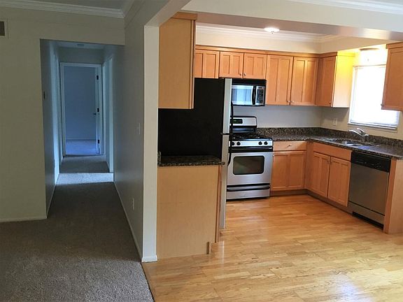 KITCHEN / HALL