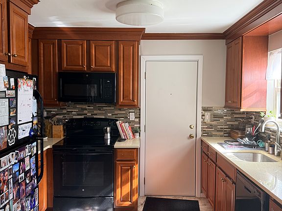 3rd image of 14 Rolling Ridge Rd