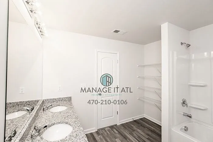 750 Shallowford Rd — Photo 30