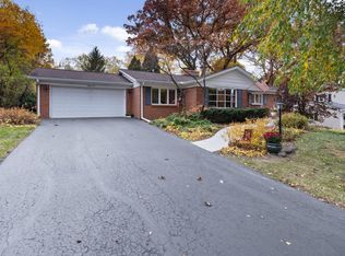 1810 Stratford Ln, Rockford, IL 61107