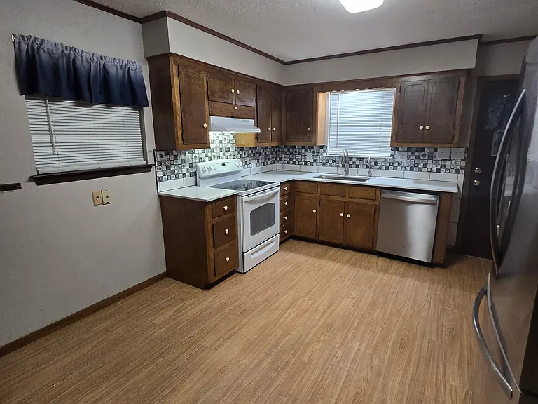137 Summerplace St — Photo 30