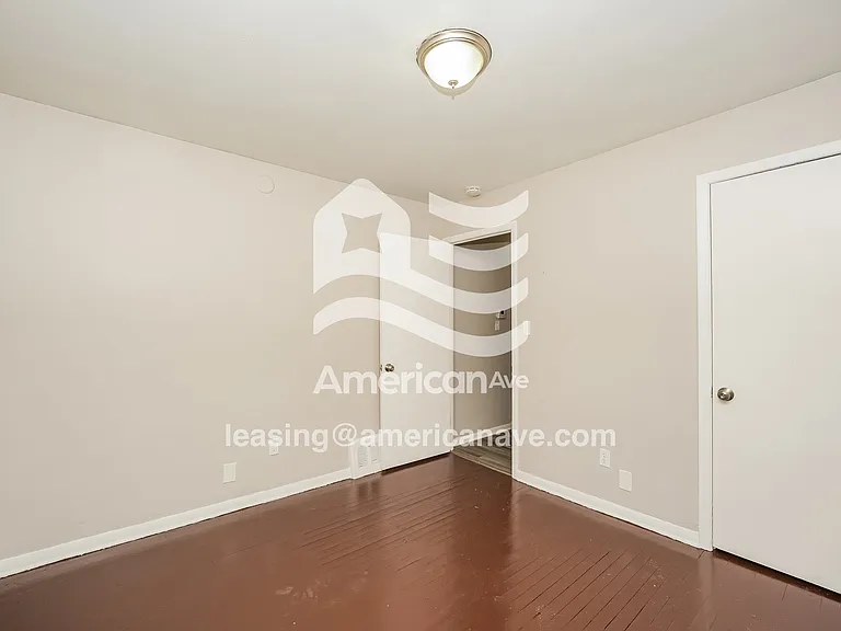 985570_013_bedroom_13.jpg