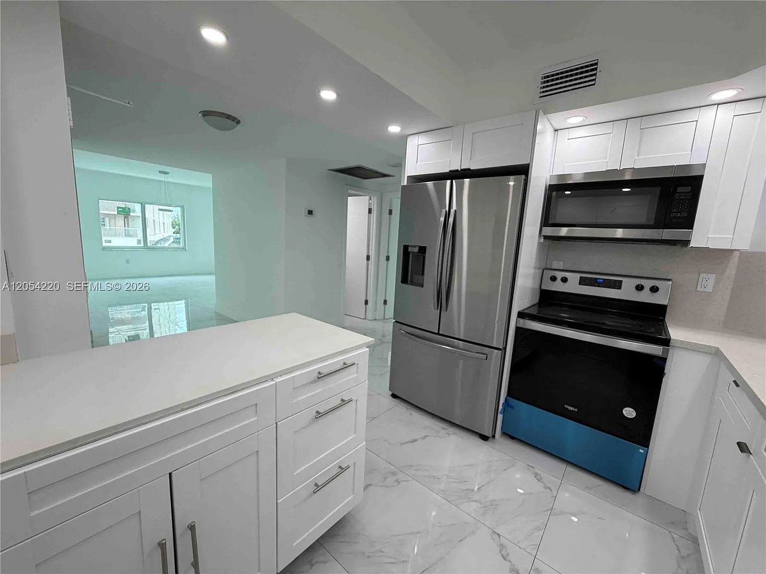 Arlen House West Condo — Photo 3