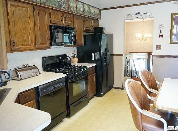 3rd image of 49 Shipman Ave