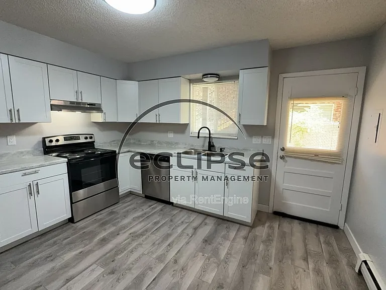 Summit View Apartments — Photo 136