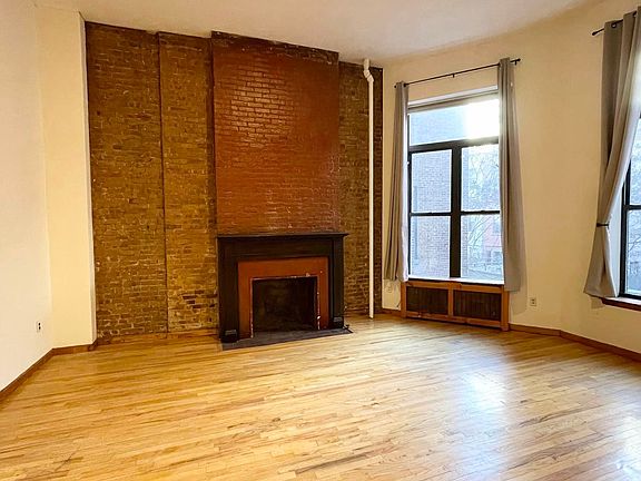 3rd image of 107 W 74th St APT 1R