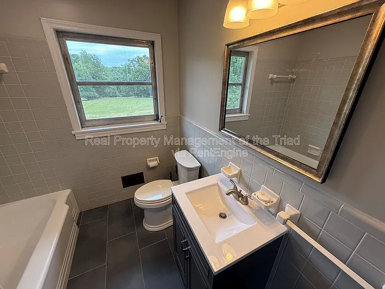 2345 Griffith Rd — Photo 9