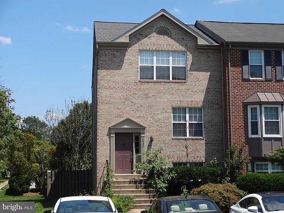 3rd image of 5465 Middlebourne Ln