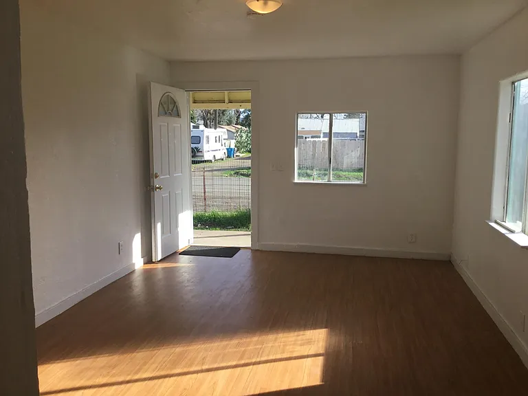 3250 Spencer Ave — Photo 5