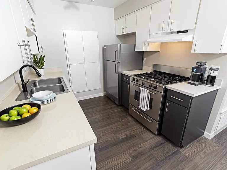 South Point Apartments — Photo 15