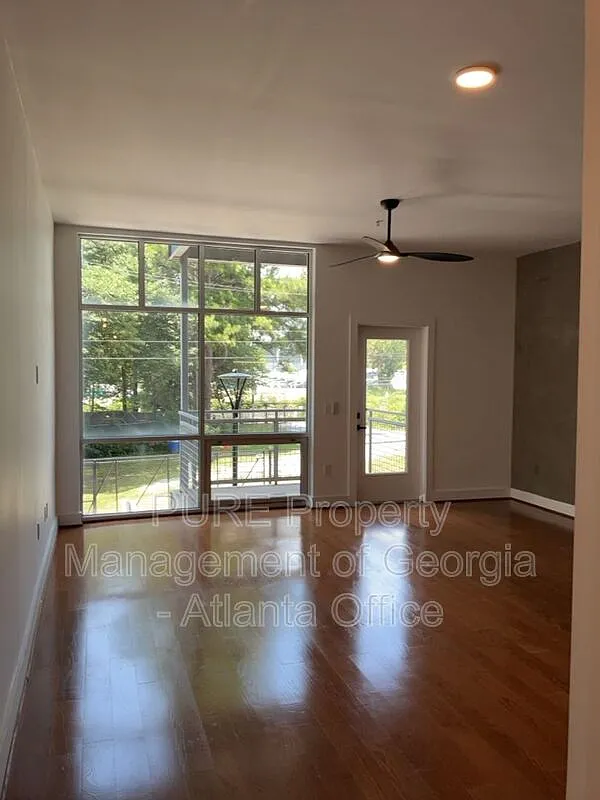 1 bed, 1.0 bath, 828 sqft, $1,595 — Photo 2