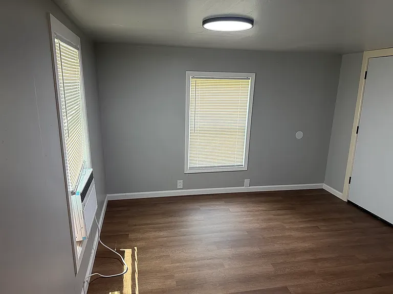 1304 E Clay St — Photo 13