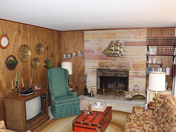 5th image of 15442 Trillium Ln