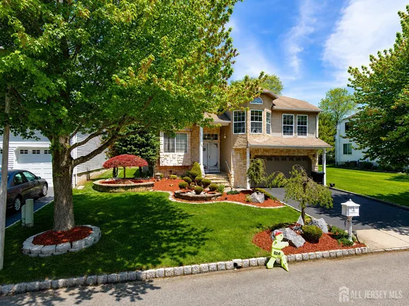 125 Wainwright Dr, Matawan, NJ 07747